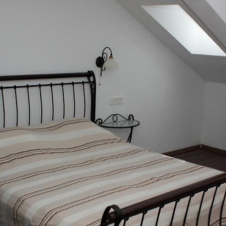 Apartments Vila Oksana Mimice Szoba fotó