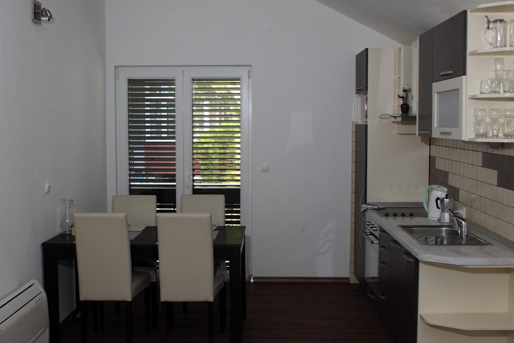 Apartments Vila Oksana Mimice Szoba fotó